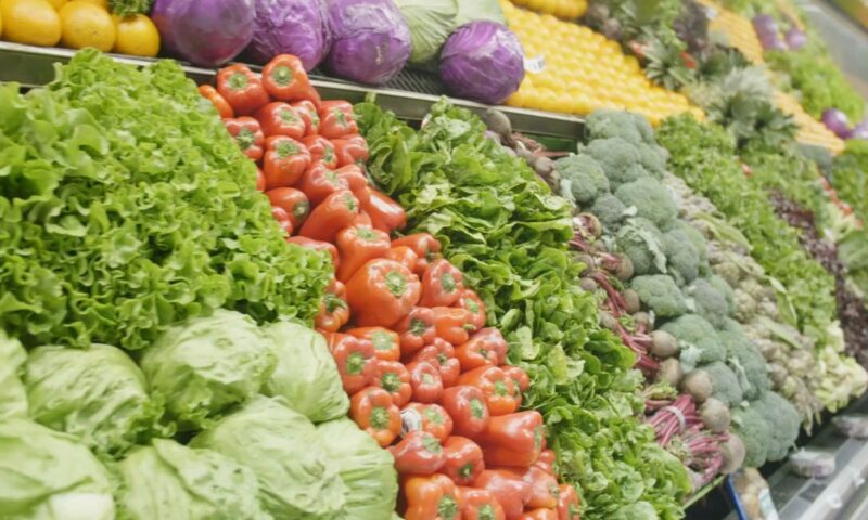 prikaz povrća u supermarketu