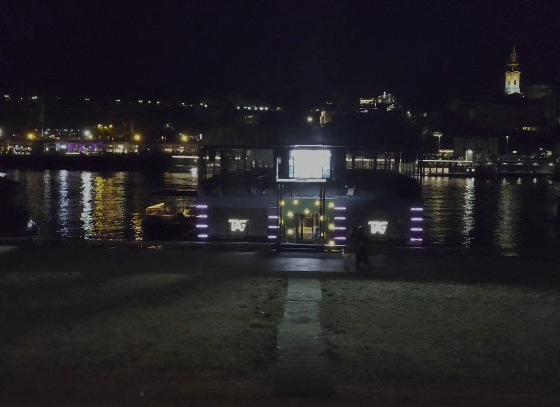 Sezona splavova u Beogradu uskoro počinje – predstavljamo top 10 mesta za noćni provod u 2026